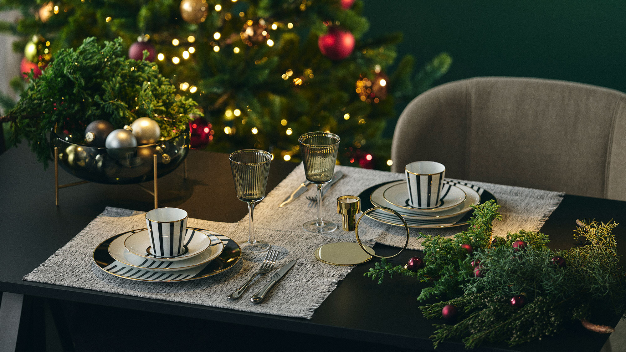 A special moment in a sophisticated setting　 CHRISTMAS COLLECTION 2024